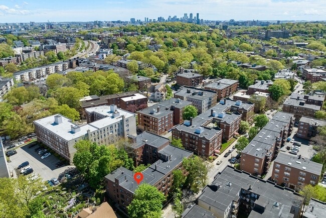 Building Photo - 97 Strathmore Rd