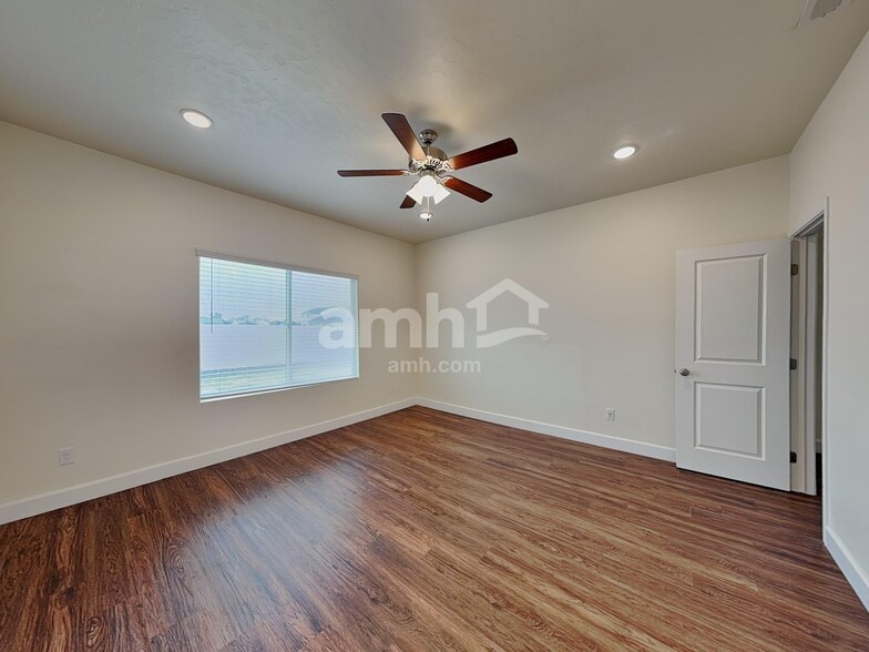 Building Photo - 5095 W Milliron Dr