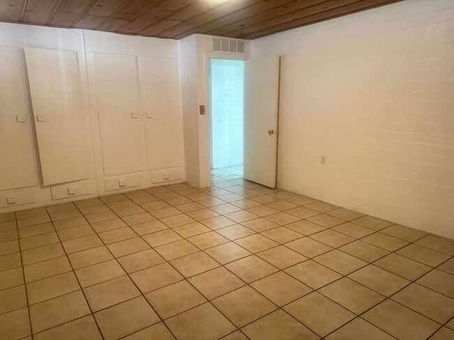 Building Photo - Cozy 1 Bed 1 Bath available in Scottsdale