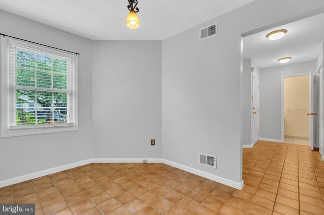 Building Photo - 31 Fair Acres Ct