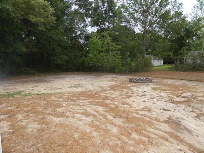 Building Photo - Custom Home On 1.78 Acre Lot