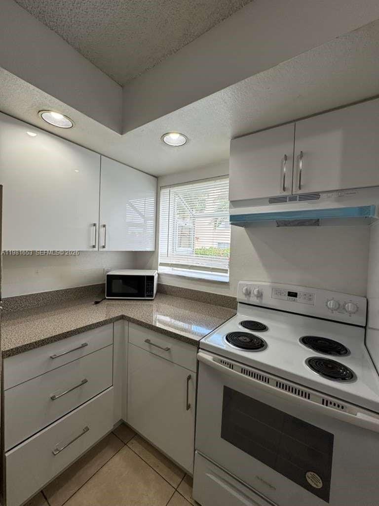 Building Photo - 3350 Pinewalk Dr N