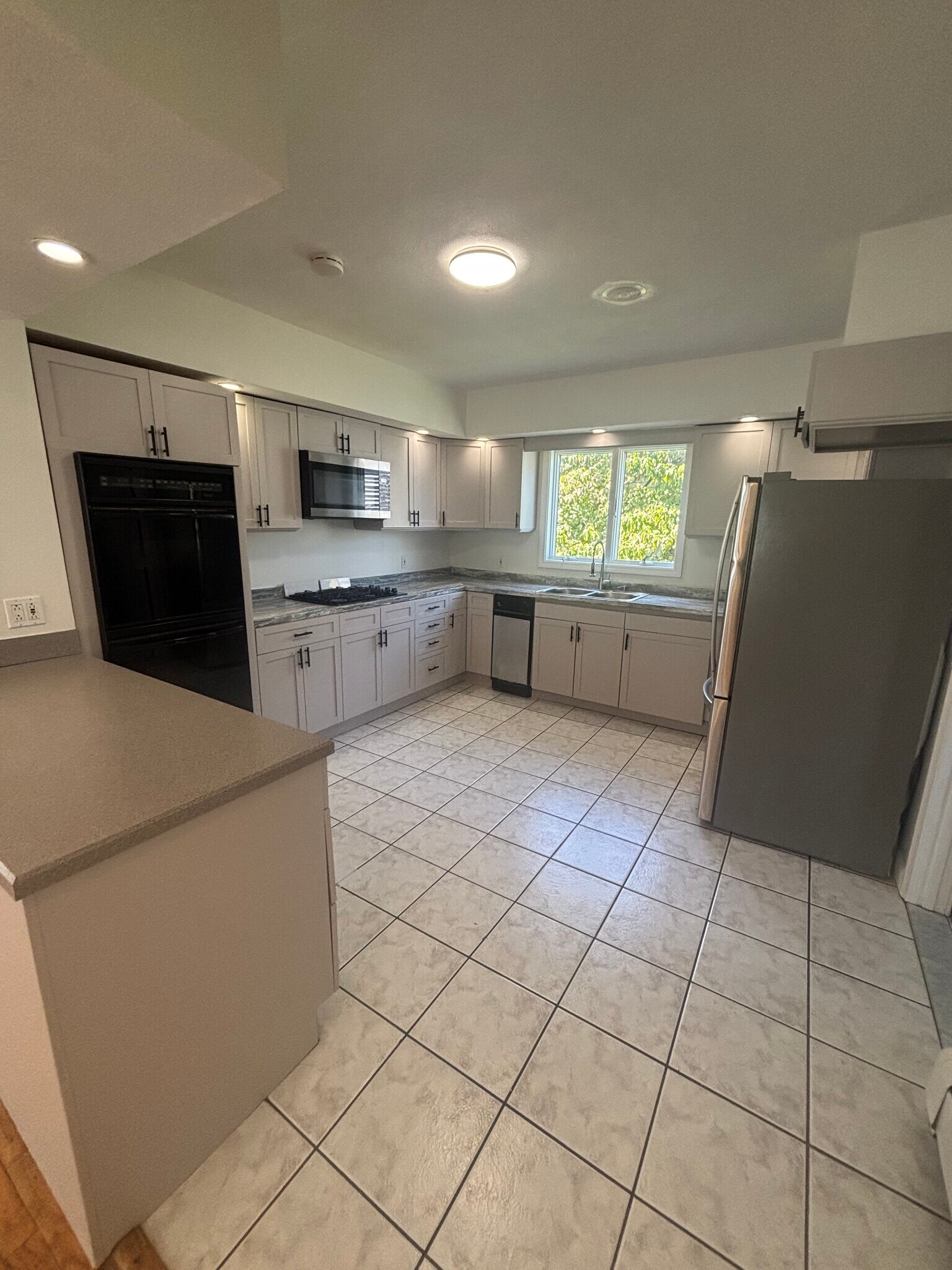 Building Photo - 33 Appleton St