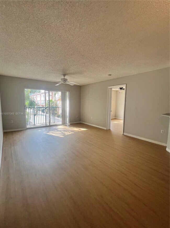 Building Photo - 2033 SE 10th Ave