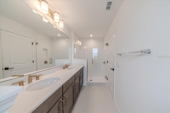 Building Photo - 1895 Pinecliff Dr