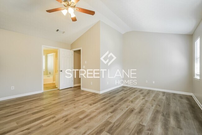 Building Photo - Charming 3 Bedroom in Atlanta!