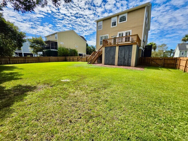 Building Photo - Elevated Four Bedroom in Rivertowne Country Club - Mt. Pleasant