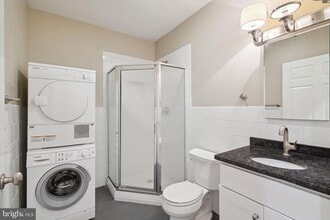 Building Photo - 1955 Locust St