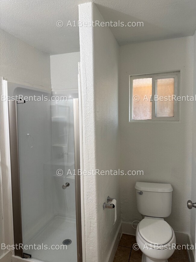 Building Photo - 1905 John St