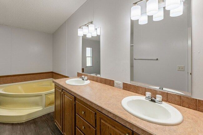 Building Photo - 16474 N Emerson Cir