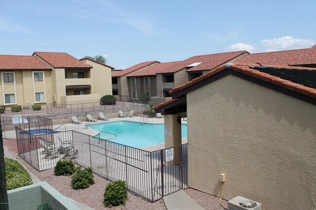 Building Photo - 2166 N Pantano Rd