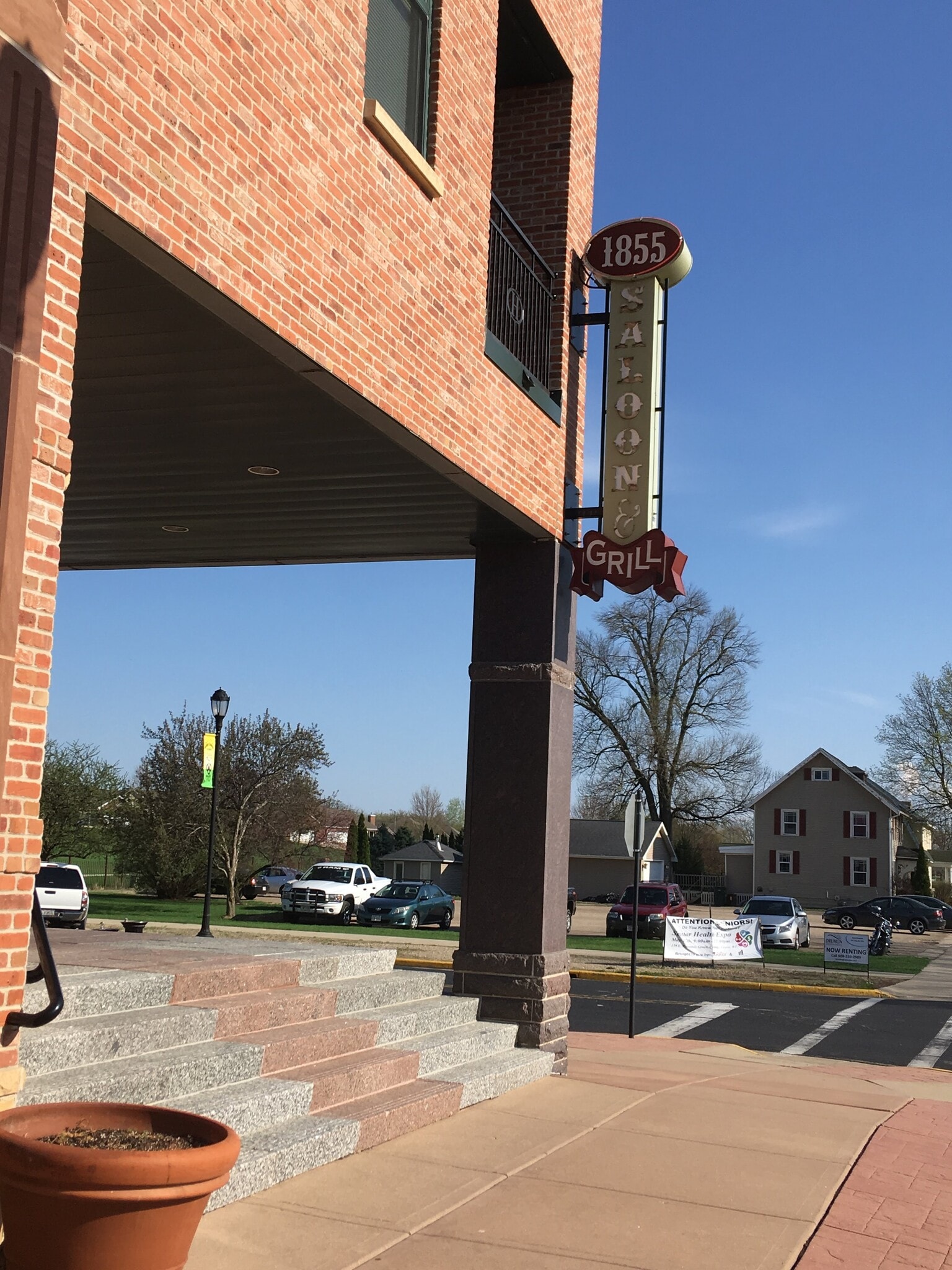 Building Photo - 203 S Main St