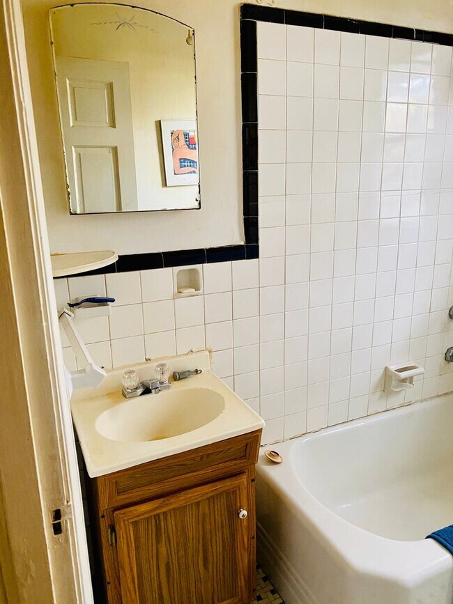 Building Photo - 4506 Monument Ave