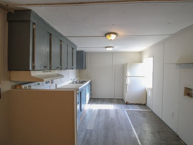 Building Photo - 14 Simpson Rd