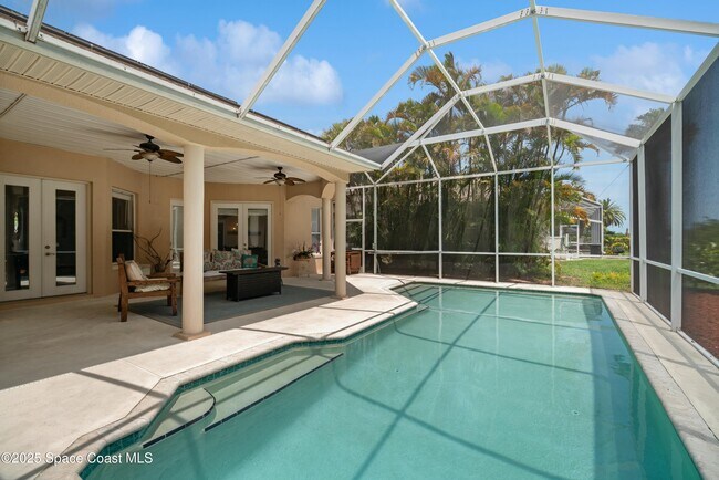 Building Photo - 2025 Sykes Creek Dr