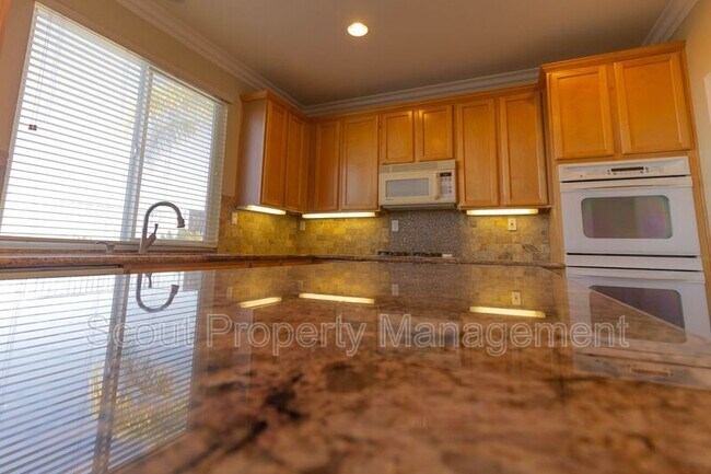Building Photo - 33454 Twin Hills Way