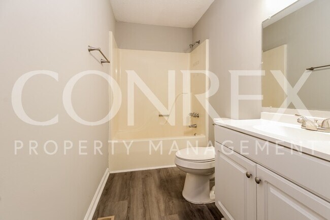 Building Photo - Gorgeous 3 Bedroom