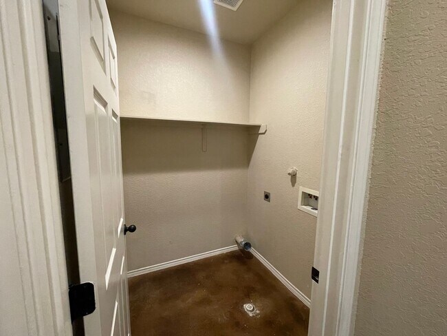 Building Photo - Luxury Duplex in New Braunfels, TX!
