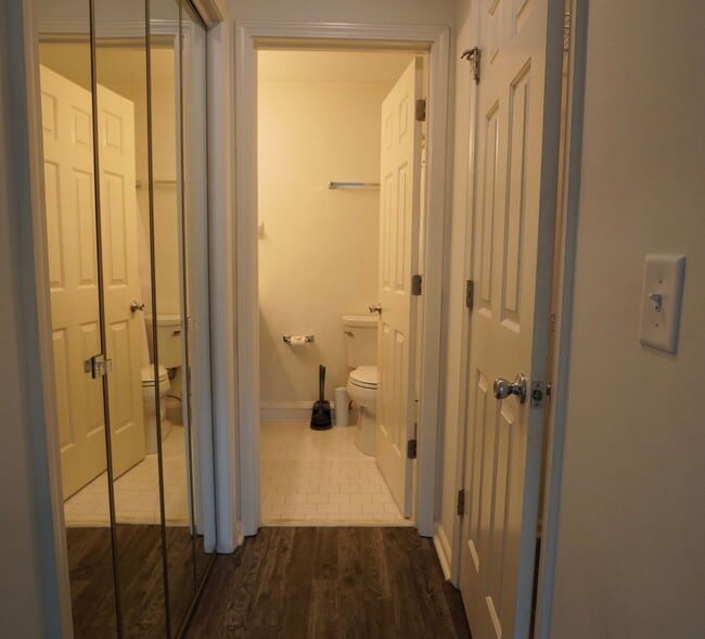 Building Photo - 2 Bed 2 Bath in Desirable Green Hills!