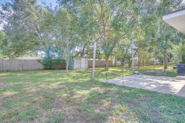 Building Photo - Centrally Located Pensacola 3BR/2BA Home Near Cordova Mall, Pensacola International Airport, Hosp...