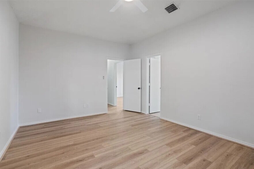 Building Photo - 4313 Flamingo Way