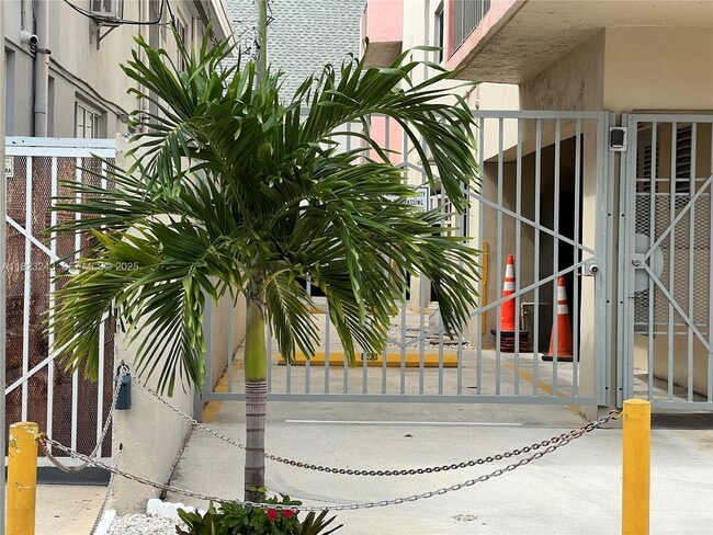 Building Photo - 6920 Harding Ave