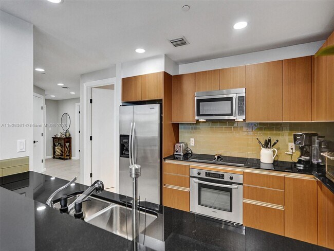 Building Photo - 1050 Brickell Ave