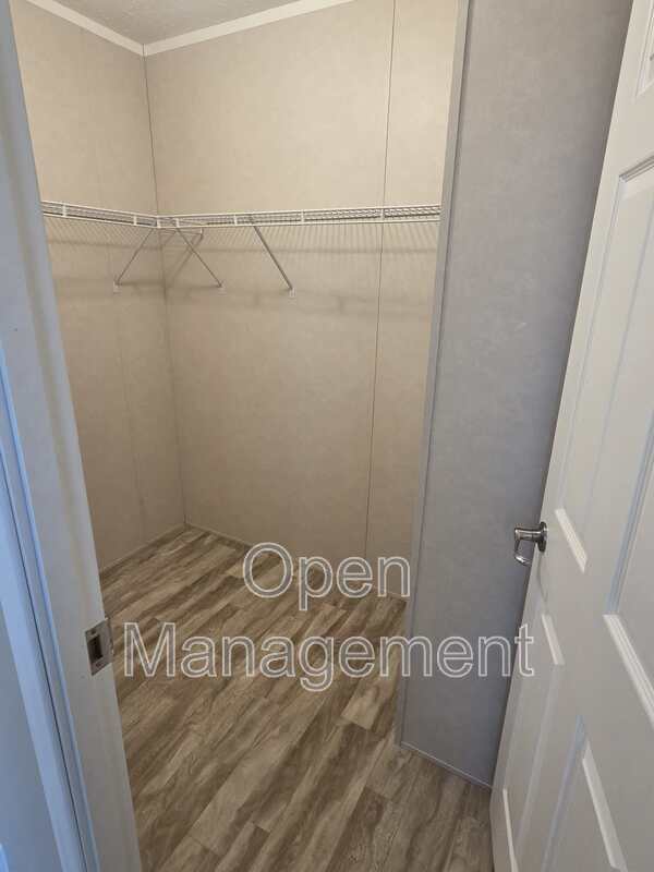 Building Photo - 8701 NE 107th Pl