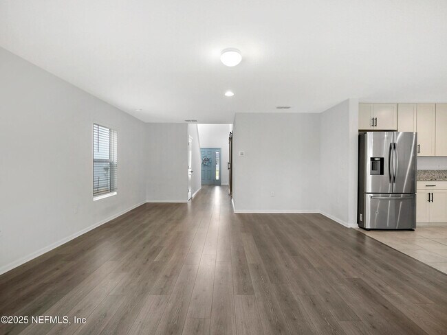 Building Photo - 597 Meadow Ridge Dr