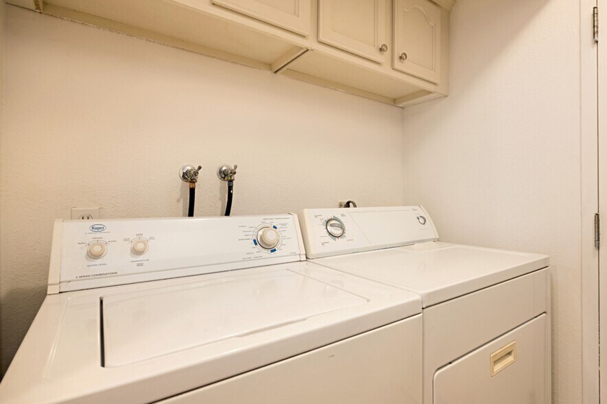 Inside Laundry - 28652 Conejo View Dr
