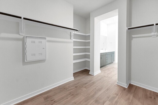 Building Photo - 16035 Bishops Cap Way