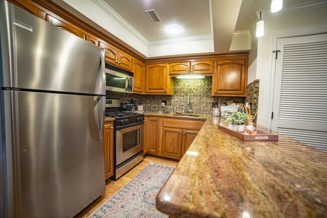 Building Photo - 4000 Oak St