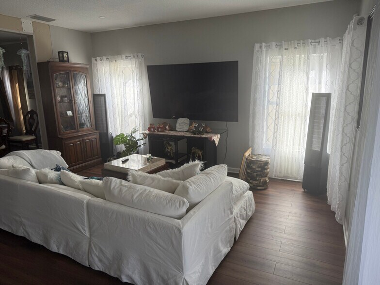 Building Photo - 1555 Harrier Dr