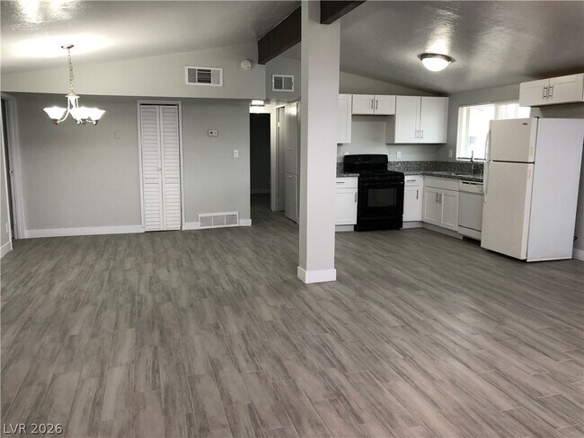 Building Photo - 5813 Evergreen Ave