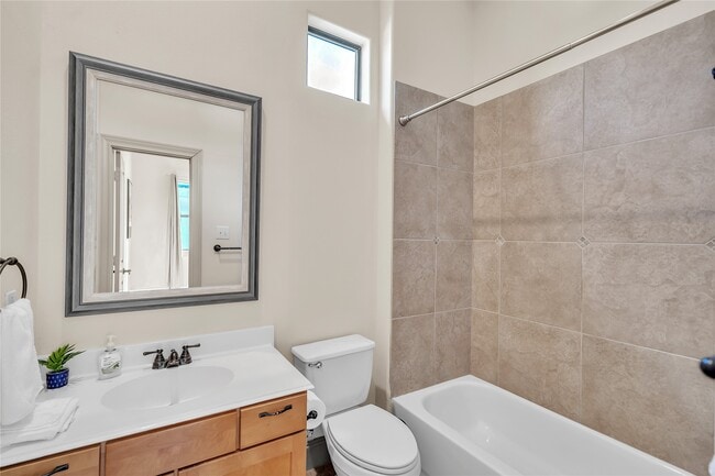 Building Photo - 2318 Camden Dr