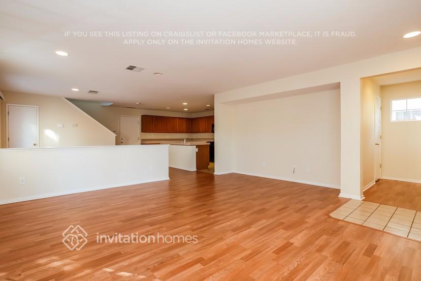 Building Photo - 3043 Roadrunner Dr