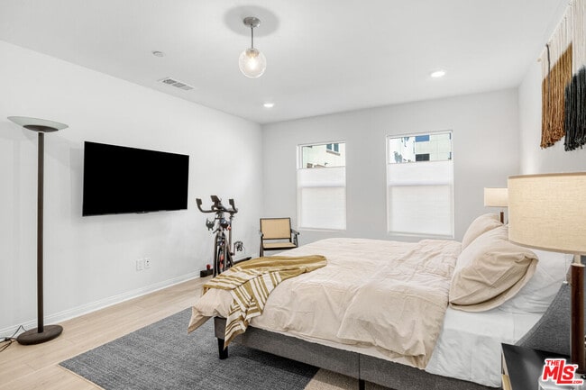 Building Photo - 768 Daniel Freeman Cir