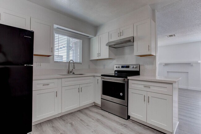 Building Photo - 921 Snug Harbor St
