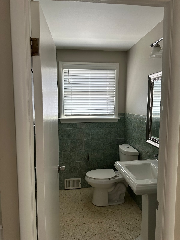 Building Photo - 953 Burton Ave