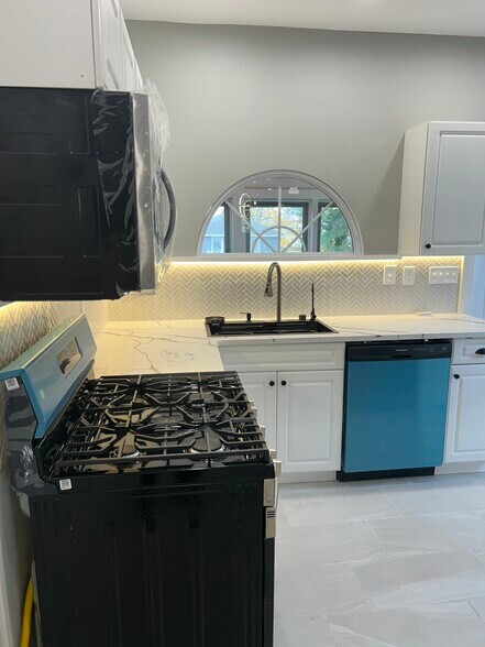 Building Photo - 74 Delaware Ave