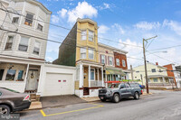 Building Photo - 804 E Pine St