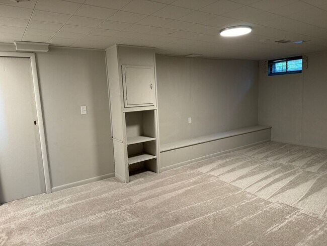 Building Photo - 3 Bedroom 2 Bathroom Single Family Home in Upper Arlington