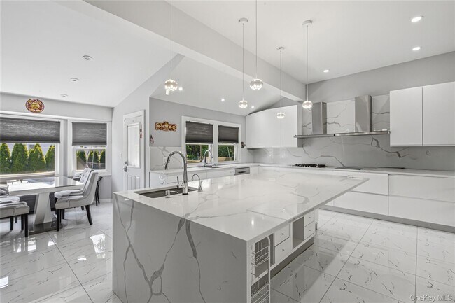 Building Photo - 31 Sutton Hill Ln