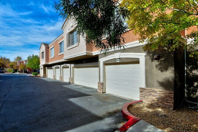 Building Photo - FANTASTIC HIGHLY UPGRADED UNIT FACING THE PARK AND POOL.