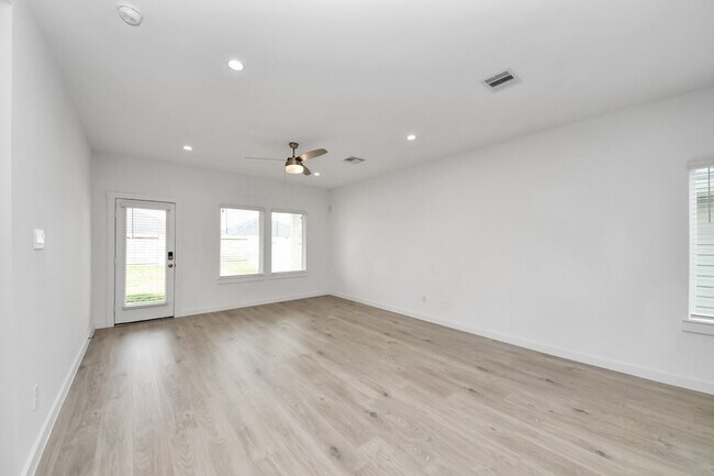 Building Photo - 7811 Bel Fiore Dr