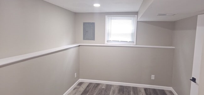 Building Photo - Move in special - Newly Renovated SF in North KC