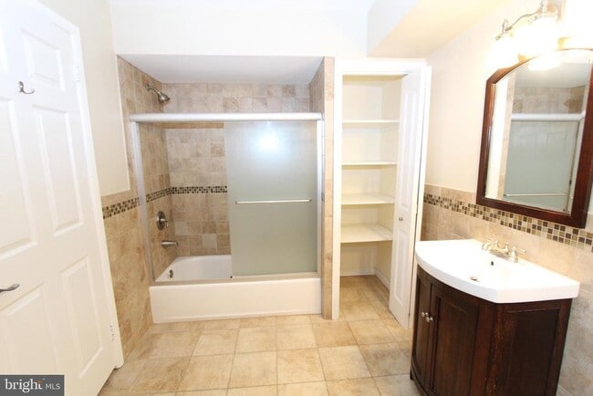 Building Photo - 110 Biscayne Ct