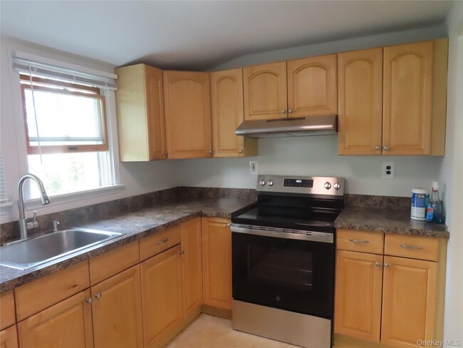 Building Photo - 120 Cerny Pl