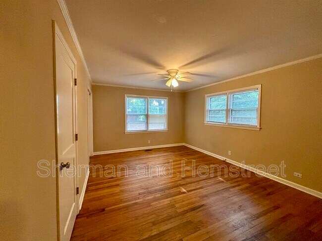 Building Photo - 3212 Sycamore Dr