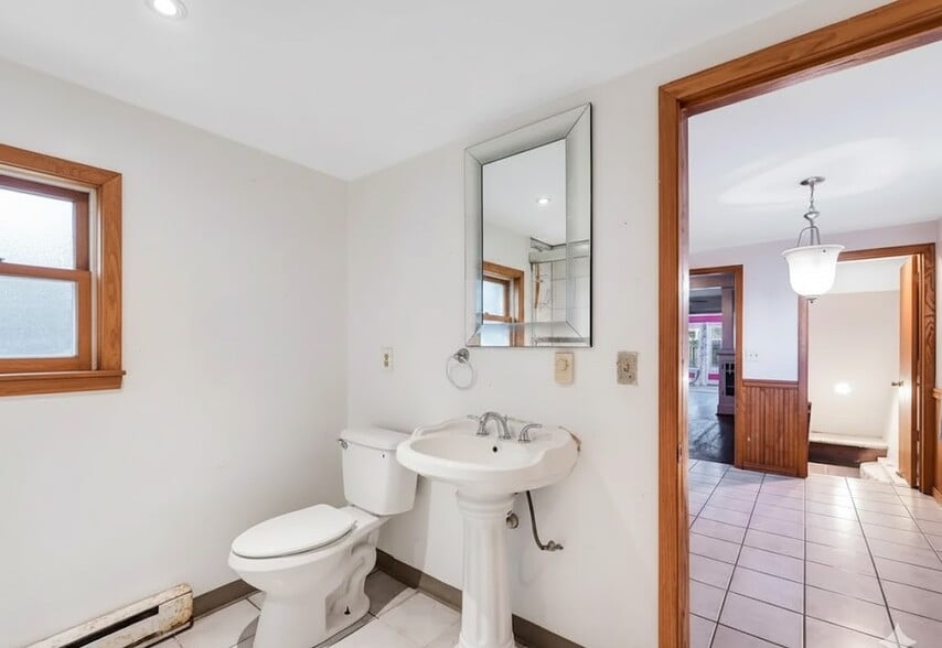 Building Photo - 227 Stephen Ave